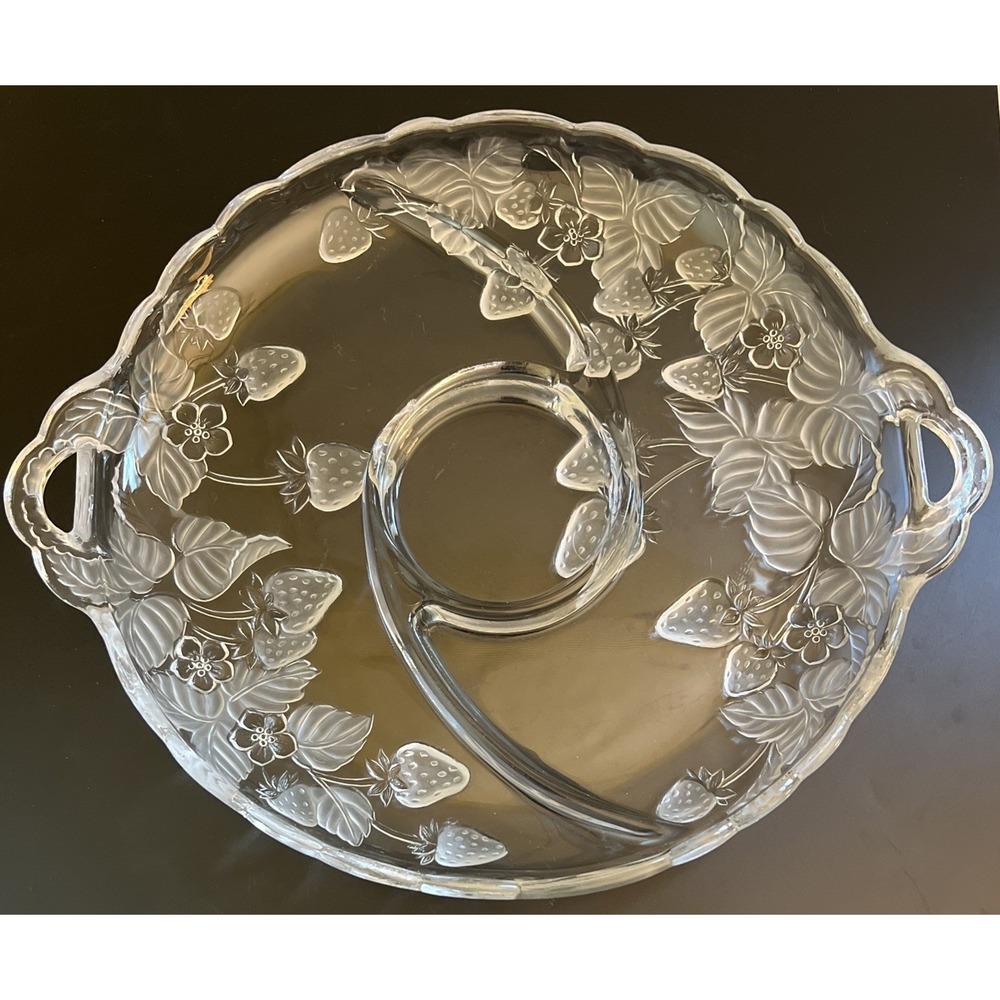 Crystal-Clear Studios 16.5" Sectional Frosted Etched Strawberry Serving Platter‎
